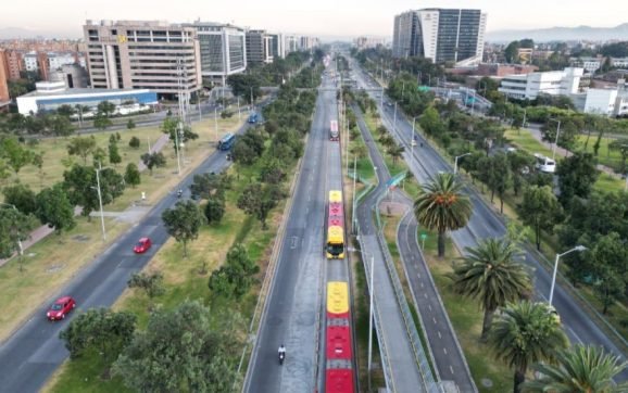 IDU habilitó uno de los carriles centrales de costado sur de calle 26 con av. 68