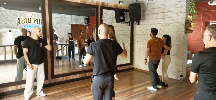 De la Tienda a la Pista de Baile: La Economía Popular se Fortalece en Chapinero con Ritmo y Café