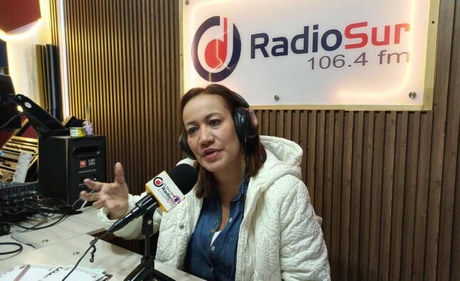 Carolina Corcho en los micrófonos de la radio comunitaria: el futuro de las reformas, la presidencia de Iván Cepeda y la democratización de los medios.