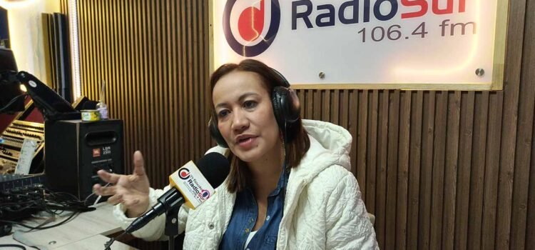 Carolina Corcho en los micrófonos de la radio comunitaria: el futuro de las reformas, la presidencia de Iván Cepeda y la democratización de los medios.