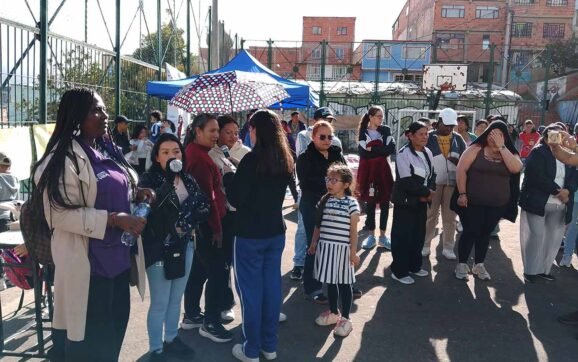 ¡Vibra Caracolí!: Los jóvenes se toman el barrio, los micrófonos y el futuro